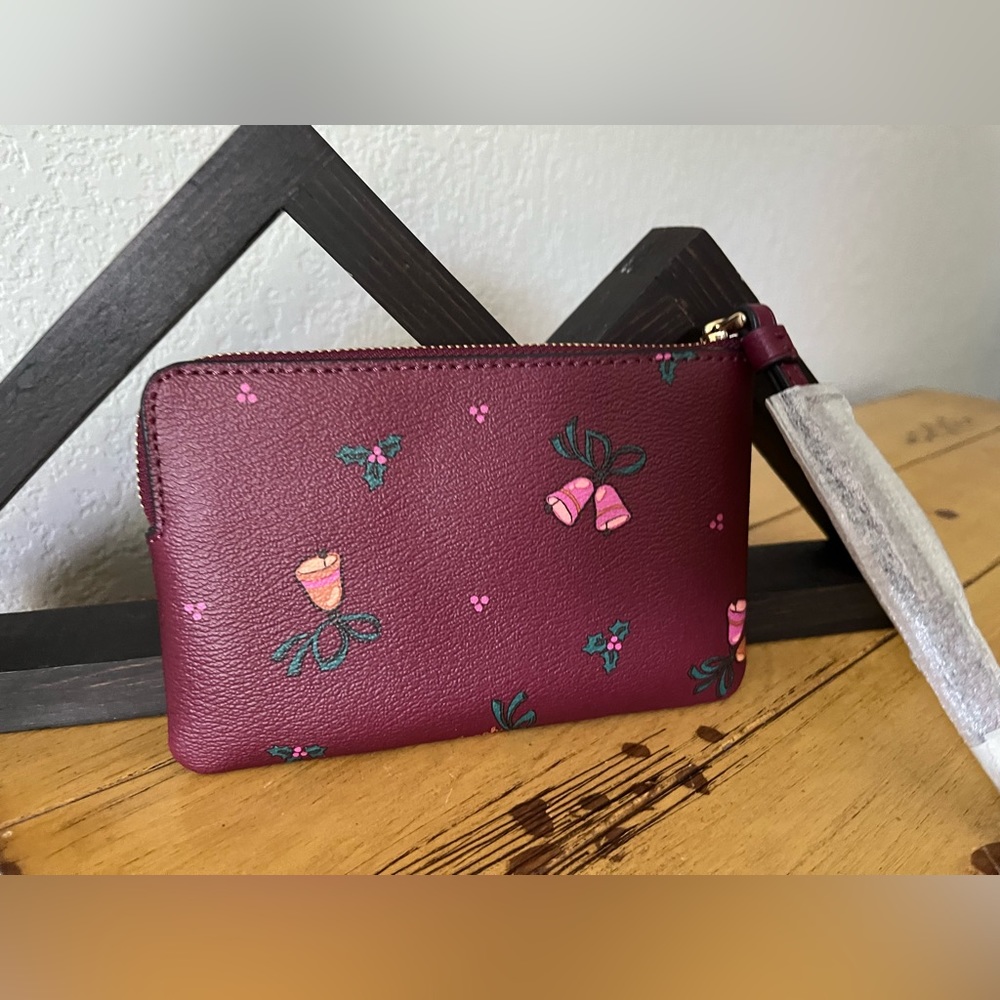 NWT Coach Wristlet Holiday Berries - Picture 8 of 16